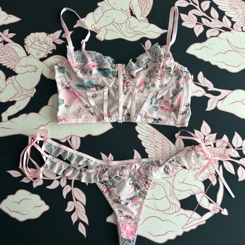 pink floral lingerie set 💕🌹